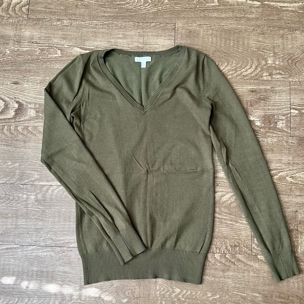 Three sweaters - Picture 5 of 9